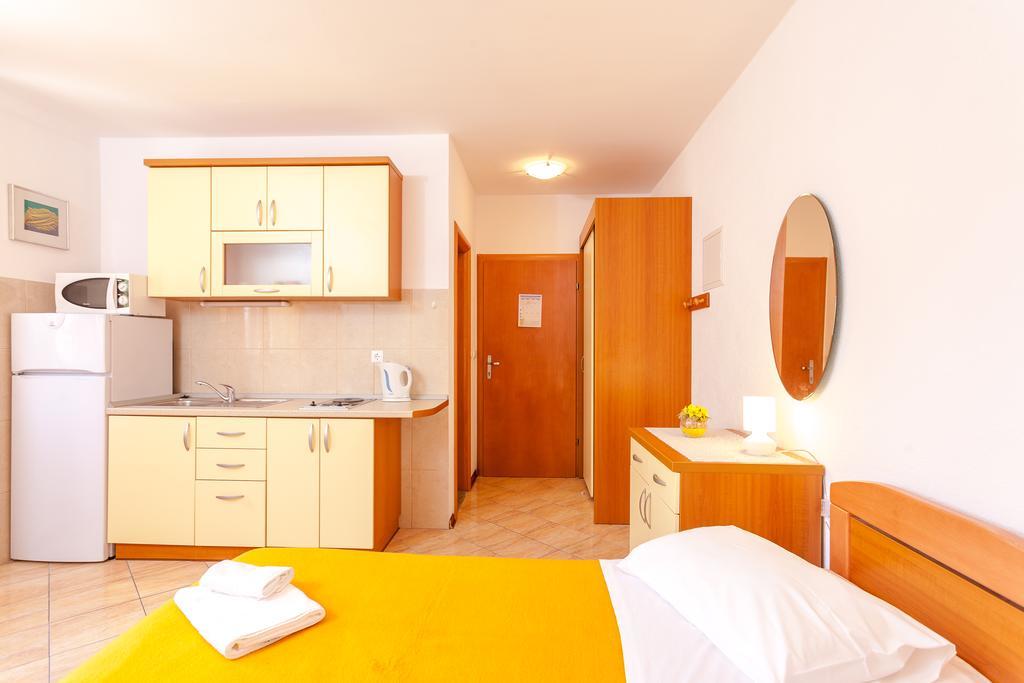 Guest House Davor Tomas Brela Exterior foto