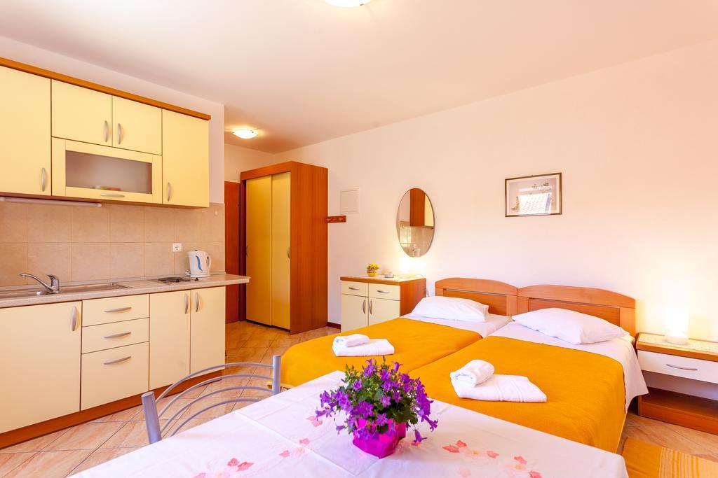Guest House Davor Tomas Brela Exterior foto