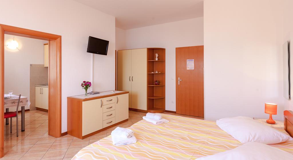 Guest House Davor Tomas Brela Exterior foto